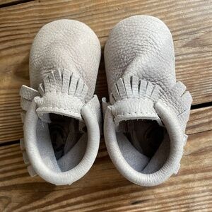 Freshly Picked | Baby Toddler Soft Sole Leather Moccasin Salt Flats Gray 6